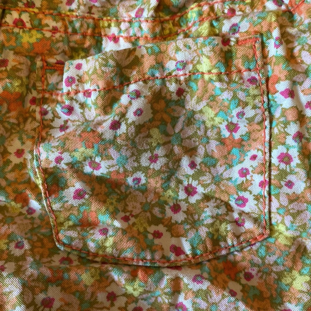 Adorable Kids Floral Shorts 4T - Picture 5 of 6